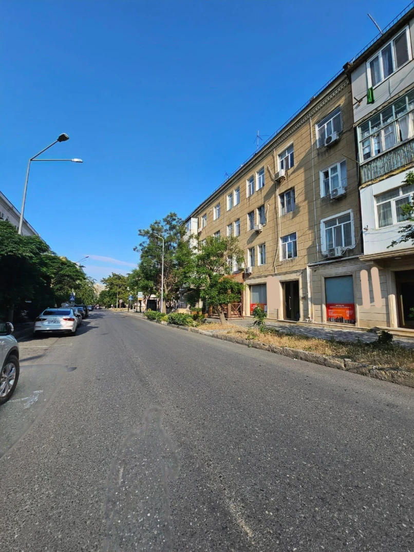 Satılır obyekt 90 m²,  Elmlər Akademiyası m.-1