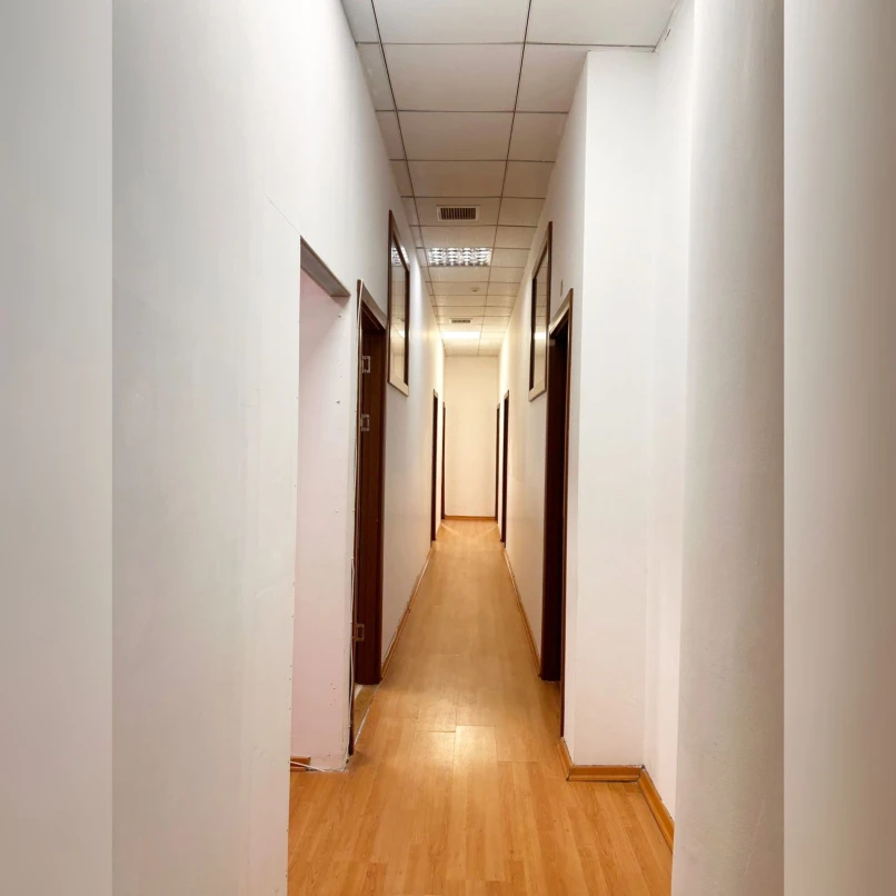 İcarə ofis 6 otaqlı 125 m², 28 May m.-1