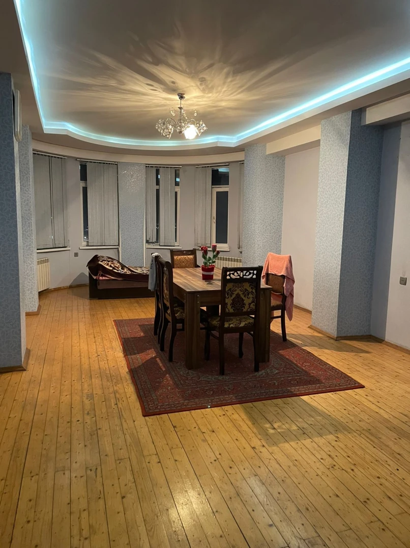 Satılır yeni tikili 3 otaqlı 155 m², İnşaatçılar m.-1