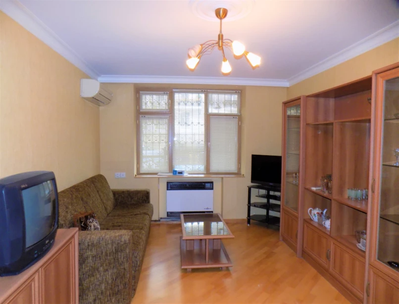 İcarə köhnə tikili 2 otaqlı 50 m², Yasamal r.-1