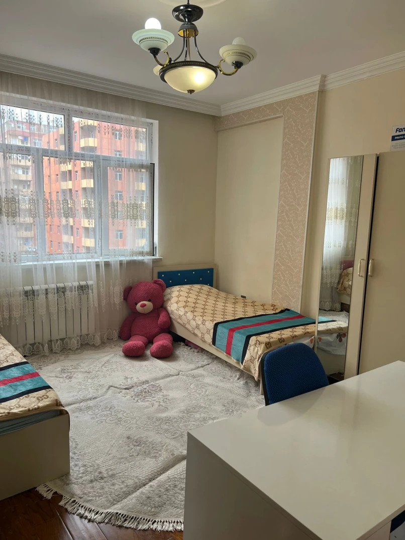 Satılır yeni tikili 3 otaqlı 115 m², İnşaatçılar m.-1