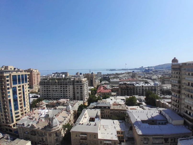 Satılır yeni tikili 4 otaqlı 200 m²,  28 May m.-1