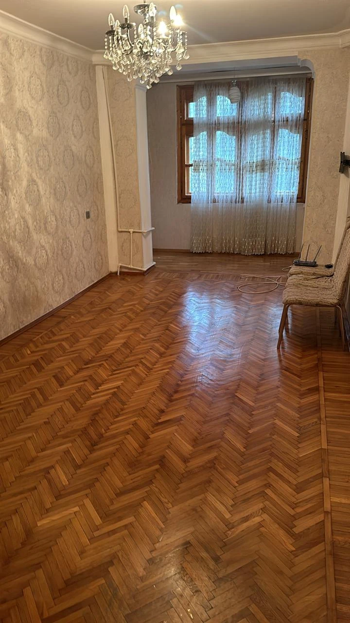 Satılır köhnə tikili 2 otaqlı 60 m², Bakıxanov q.-1