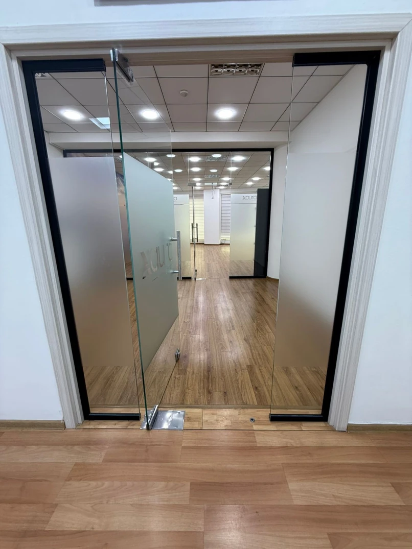 İcarə ofis 2 otaqlı 91.4 m²,  28 May m.-1