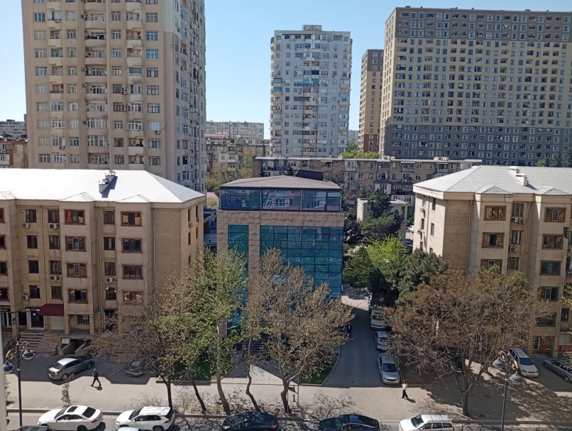 Satılır köhnə tikili 3 otaqlı 127 m²,  İnşaatçılar m.-1