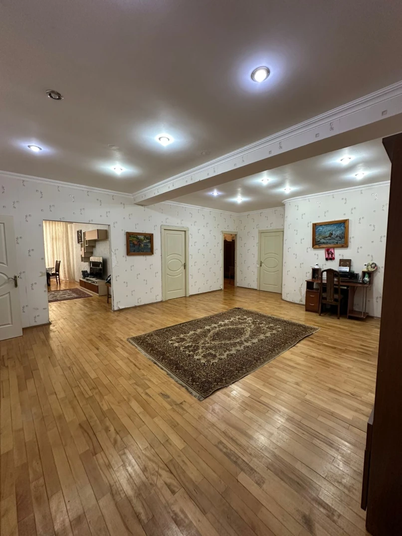 Satılır yeni tikili 3 otaqlı 152 m²,  8 Noyabr m.-1