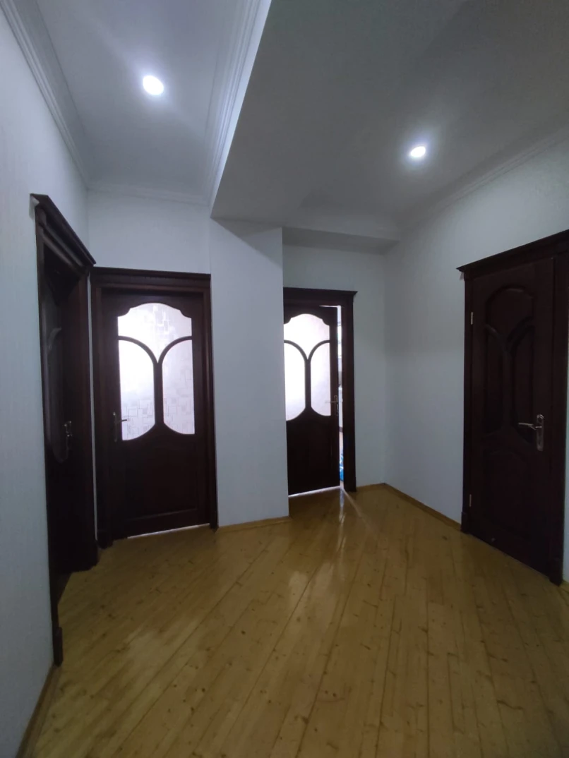 Satılır yeni tikili 2 otaqlı 70 m², İnşaatçılar m.-1