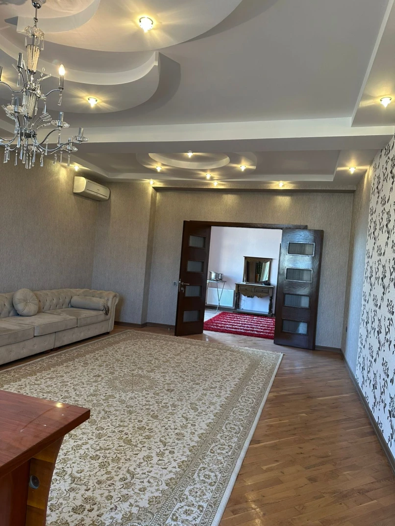 İcarə ev/villa 5 otaqlı 150 m², Azadlıq prospekti m.-1