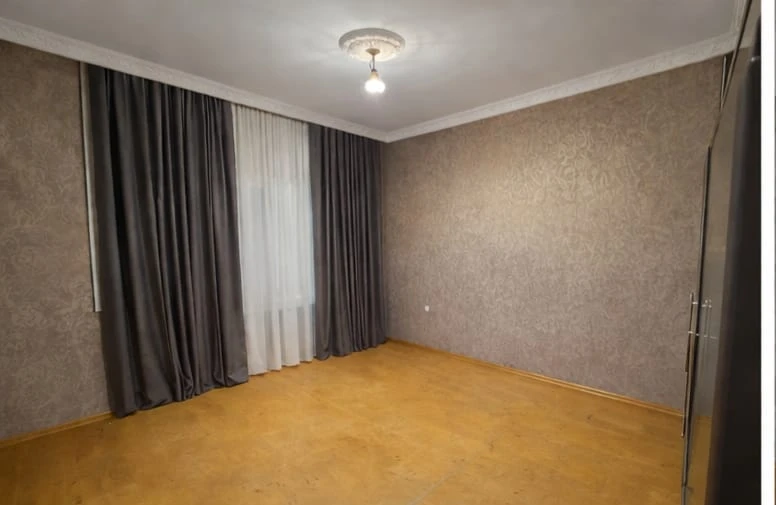 İcarə köhnə tikili 4 otaqlı 110 m², İnşaatçılar m.-1 İcarə köhnə tikili 4 otaqlı 110 m², İnşaatçılar m.-1