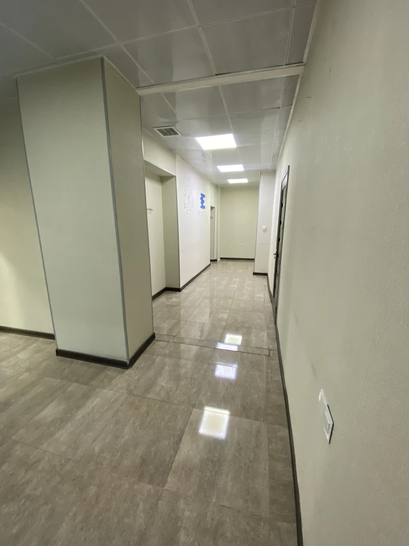 İcarə ofis 5 otaqlı 130 m², 28 May m.-1