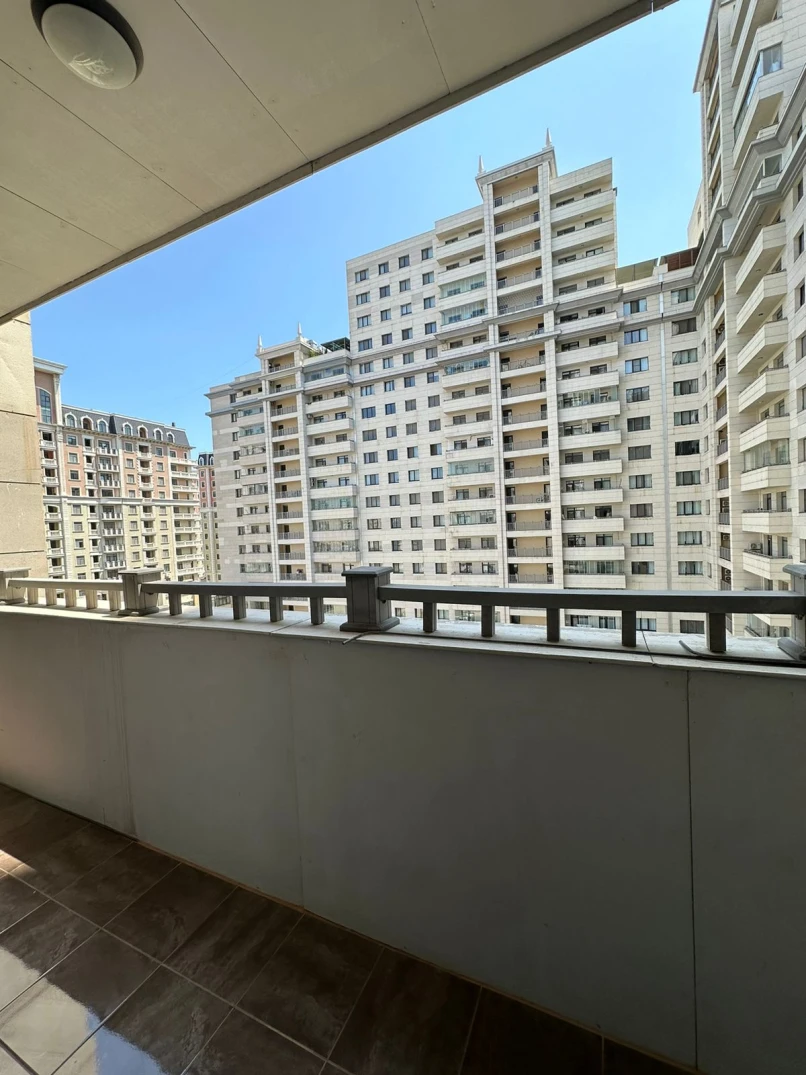 Satılır yeni tikili 3 otaqlı 143 m², İnşaatçılar m.-1