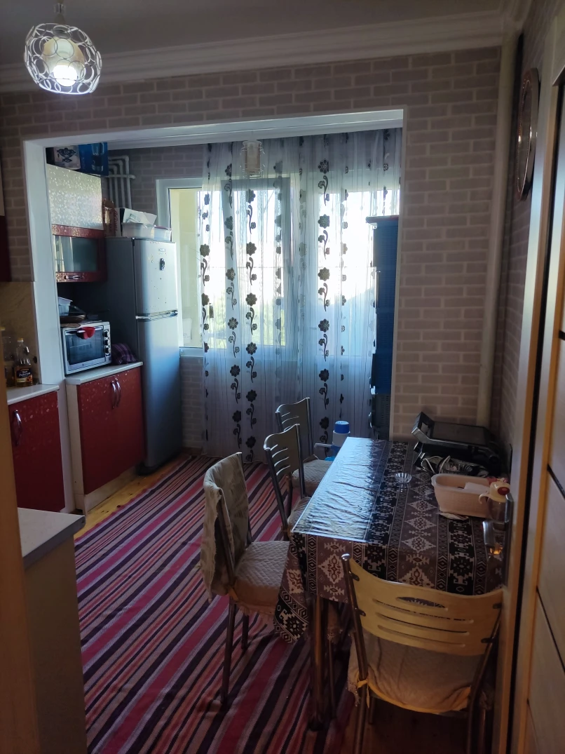 Satılır köhnə tikili 2 otaqlı 60 m², Əhmədli m.-1 Satılır köhnə tikili 2 otaqlı 60 m², Əhmədli m.-1