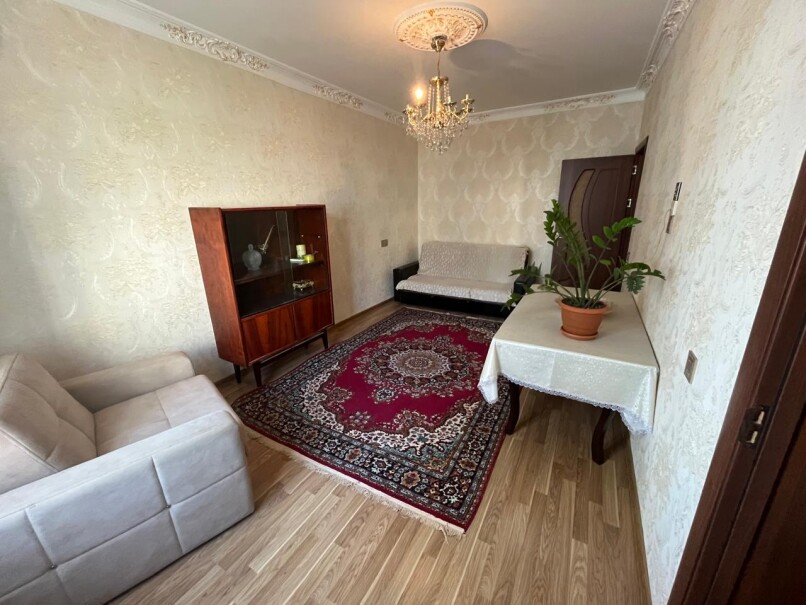 Satılır köhnə tikili 2 otaqlı 50 m²,  Həzi Aslanov m.-1