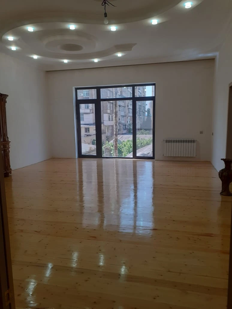 Satılır ev/villa 8 otaqlı 240 m², İnşaatçılar m.-1