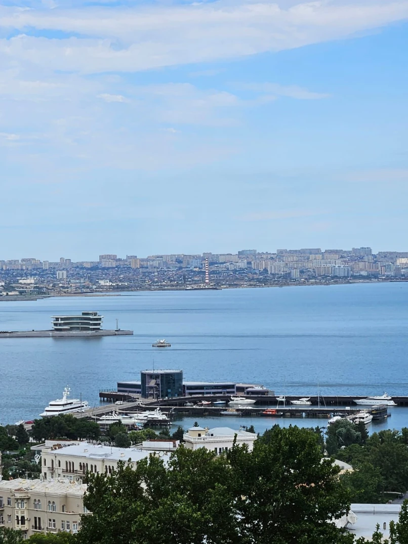 İcarə köhnə tikili 3 otaqlı 110 m²,  Səbail-1