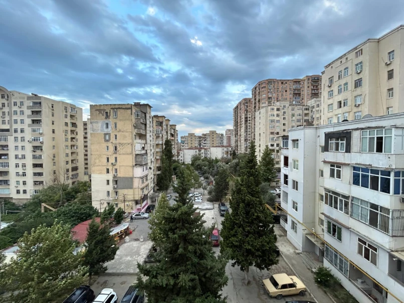 Satılır köhnə tikili 3 otaqlı 72 m²,  İnşaatçılar m.-1