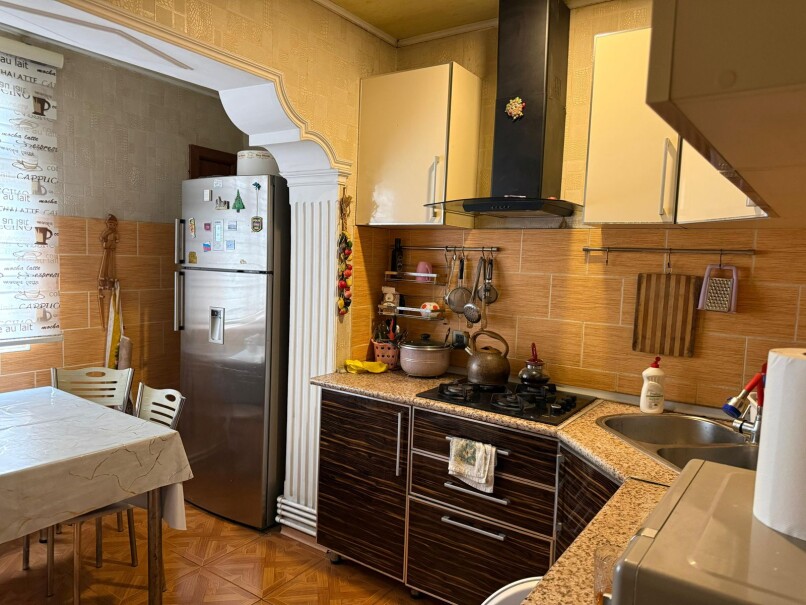 Satılır köhnə tikili 4 otaqlı 111 m²,  İnşaatçılar m.-1