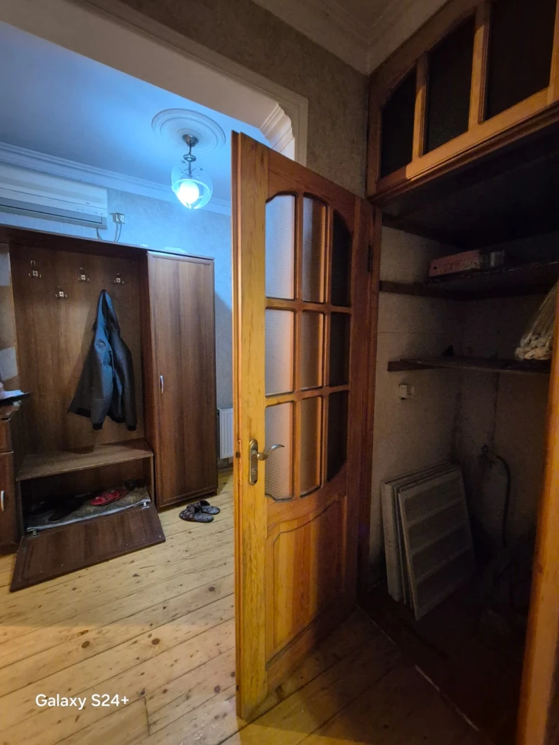 Satılır köhnə tikili 3 otaqlı 55 m²,  İnşaatçılar m.-1