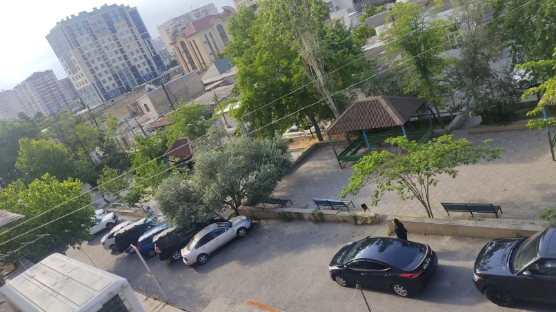 Satılır köhnə tikili 5 otaqlı 120 m², İnşaatçılar m.-1