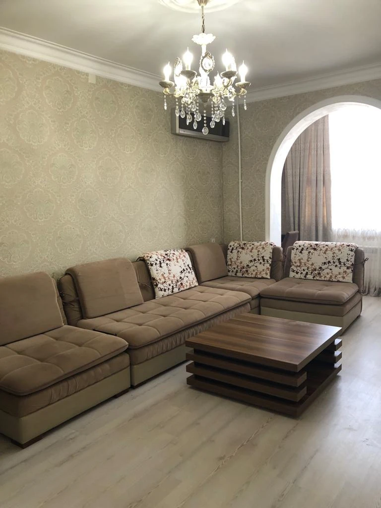 İcarə köhnə tikili 2 otaqlı 78 m², 8 Noyabr m.-1