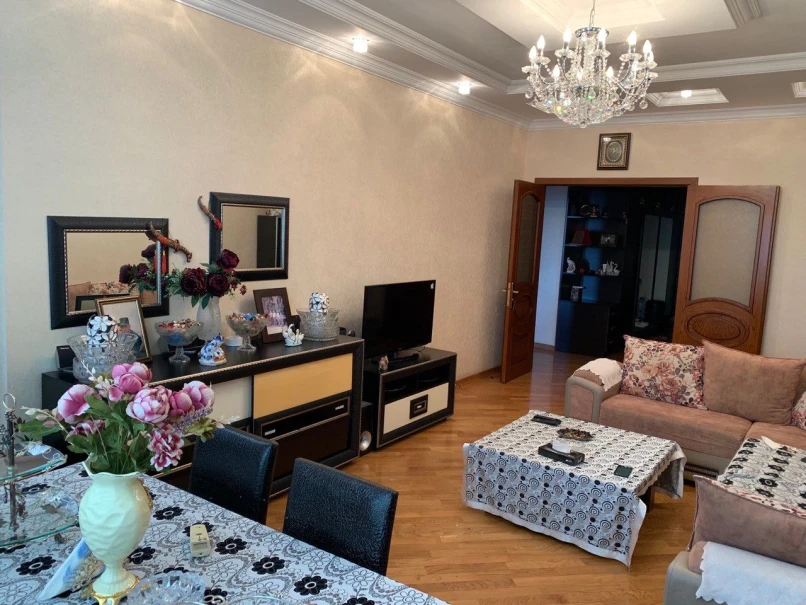 Satılır yeni tikili 3 otaqlı 120 m², İnşaatçılar m.-1