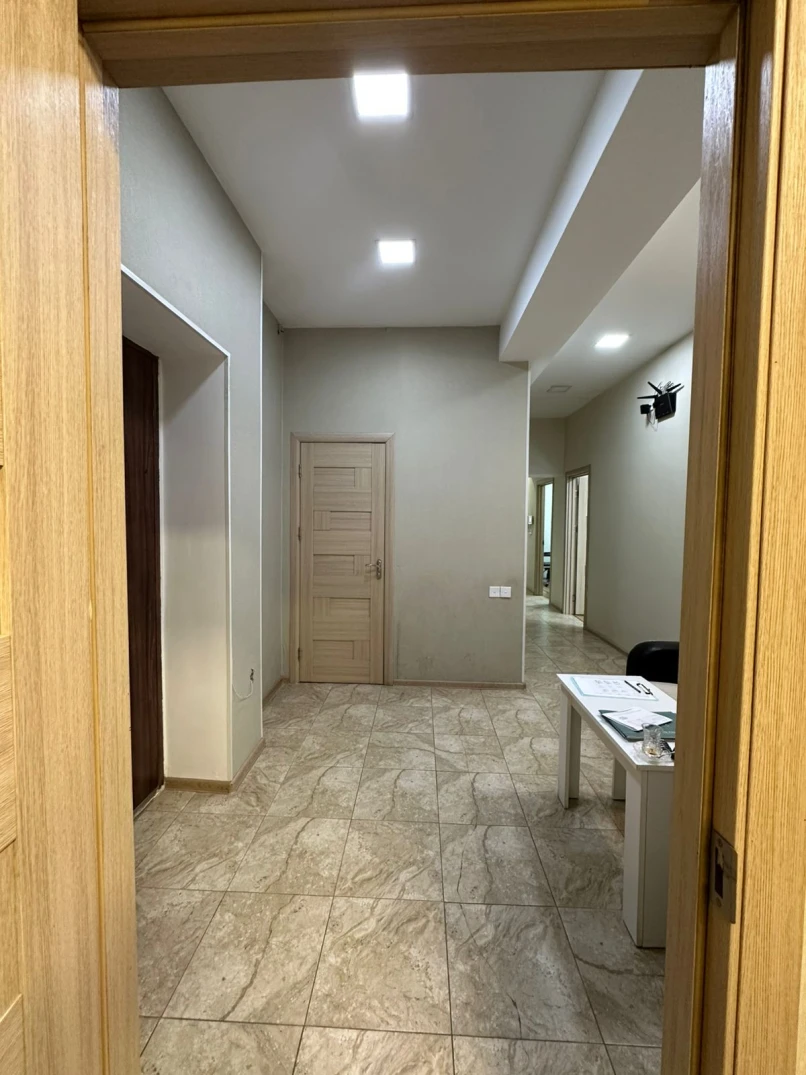 İcarə ofis 6 otaqlı 140 m²,  20 yanvar m.-1