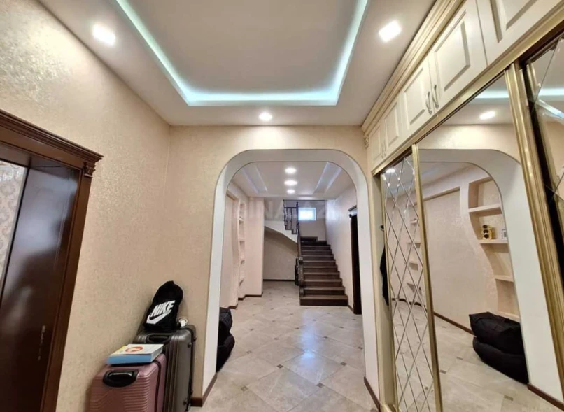 Satılır ev/villa 7 otaqlı 300 m², Azadlıq prospekti m.-1