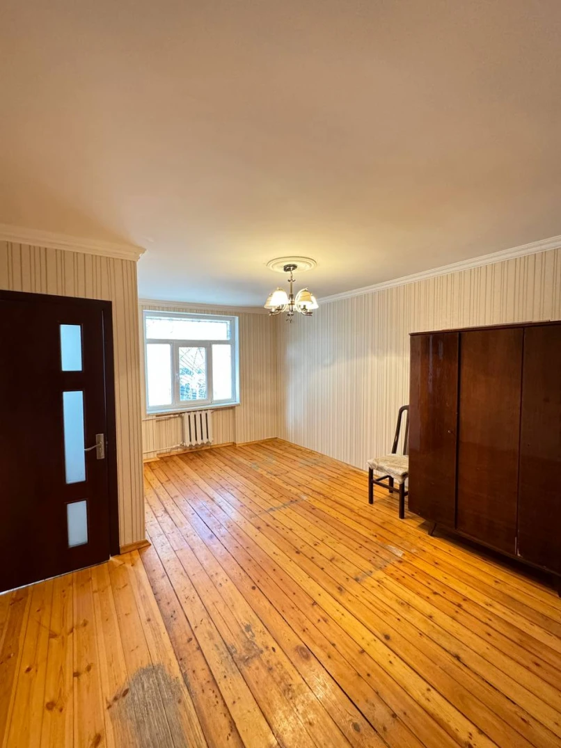 Satılır köhnə tikili 2 otaqlı 47 m², Elmlər Akademiyası m.-1