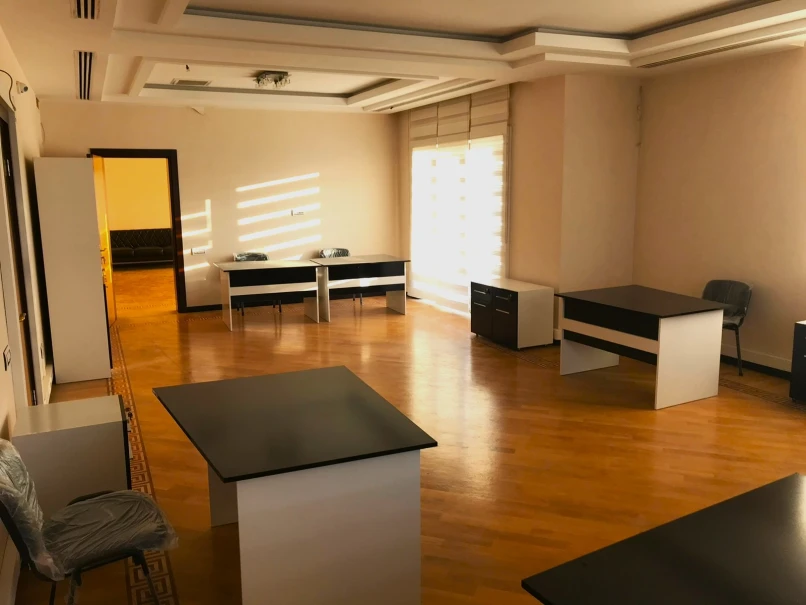 İcarə ofis 6 otaqlı 250 m², 28 May m.-1