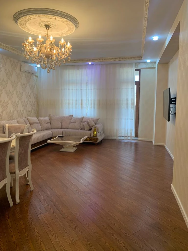 Satılır yeni tikili 3 otaqlı 141 m², İnşaatçılar m.-1