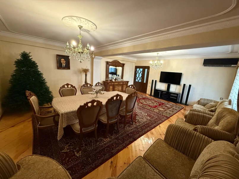 Satılır yeni tikili 4 otaqlı 140 m², İnşaatçılar m.-1 Satılır yeni tikili 4 otaqlı 140 m², İnşaatçılar m.-1