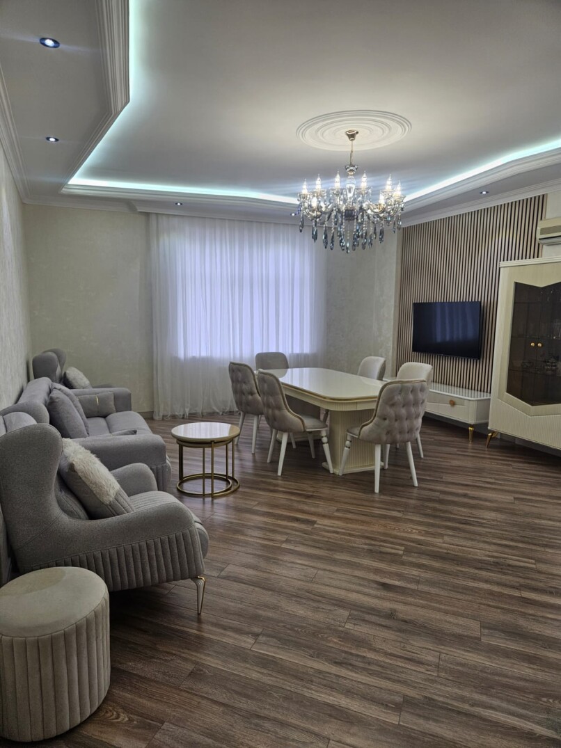 İcarə yeni tikili 3 otaqlı 145 m²,  28 May m.-1