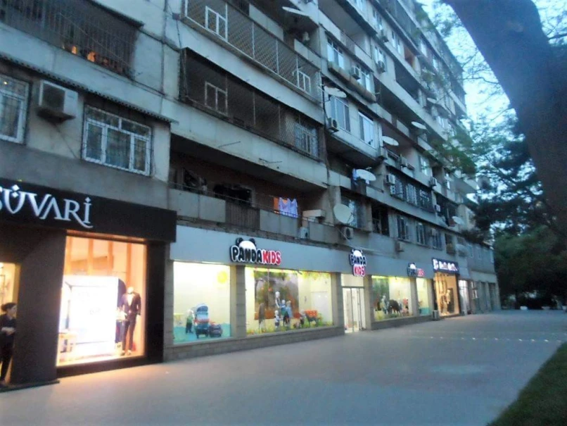 Satılır köhnə tikili 2 otaqlı 60 m², Azadlıq prospekti m.-1