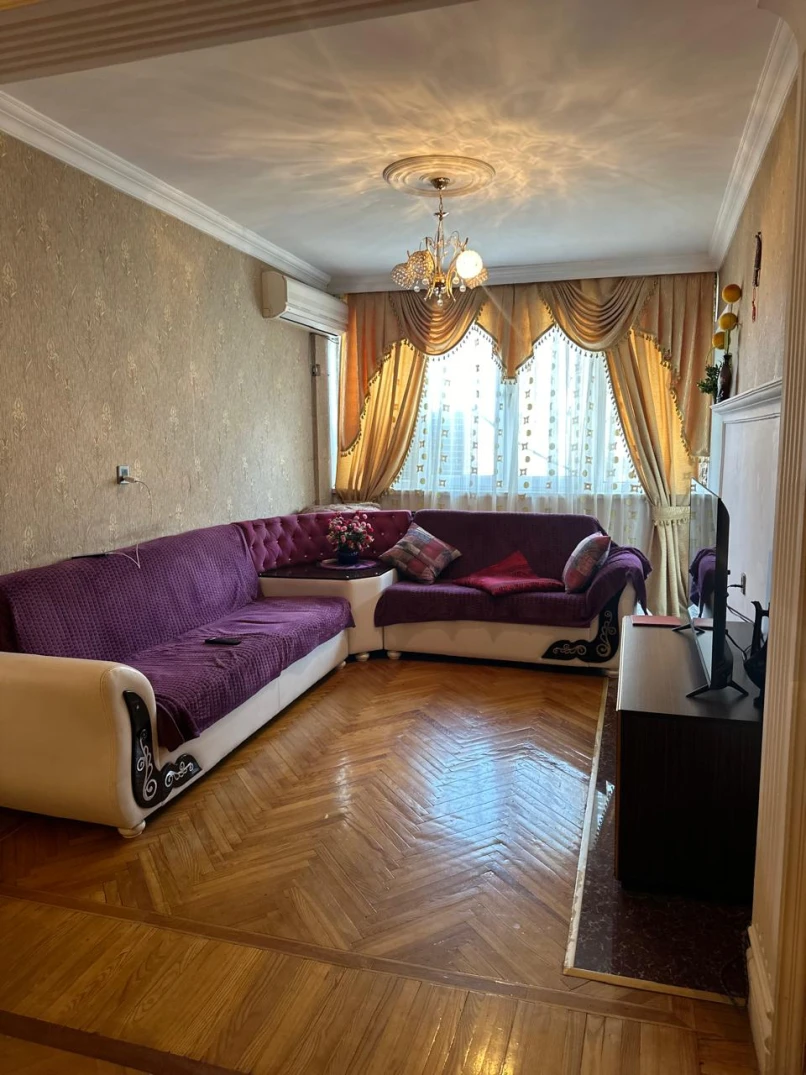 Satılır köhnə tikili 3 otaqlı 85 m², Azadlıq prospekti m.-1