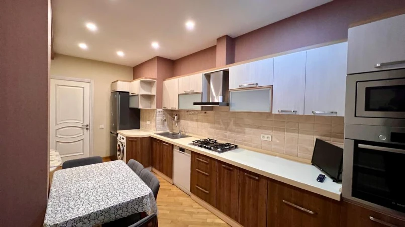 İcarə yeni tikili 3 otaqlı 119 m², Qara Qarayev m.-1