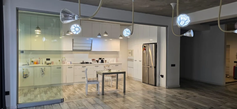 İcarə yeni tikili 3 otaqlı 147 m²,  8 Noyabr m.-1