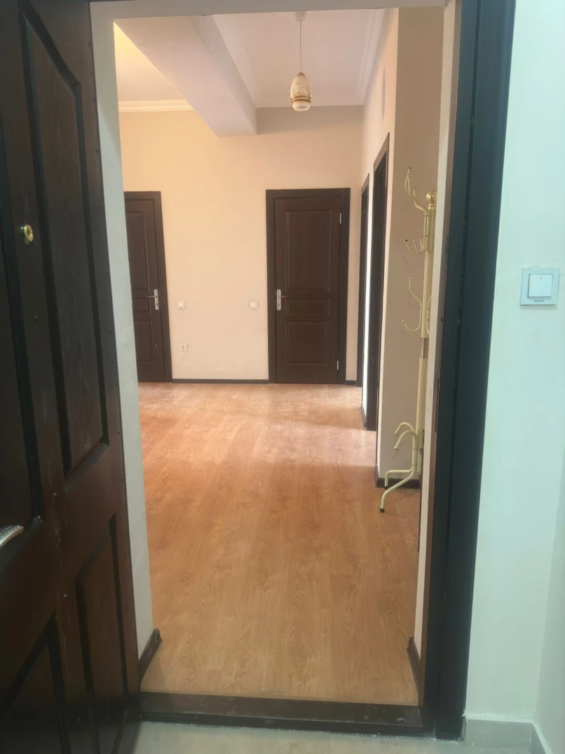 İcarə yeni tikili 4 otaqlı 110 m², İnşaatçılar m.-1