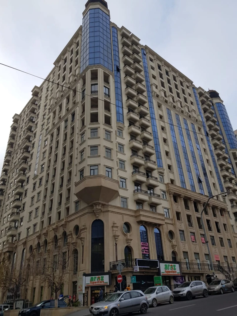 Satılır yeni tikili 4 otaqlı 206.01 m², 28 May m.-1 Satılır yeni tikili 4 otaqlı 206.01 m², 28 May m.-1