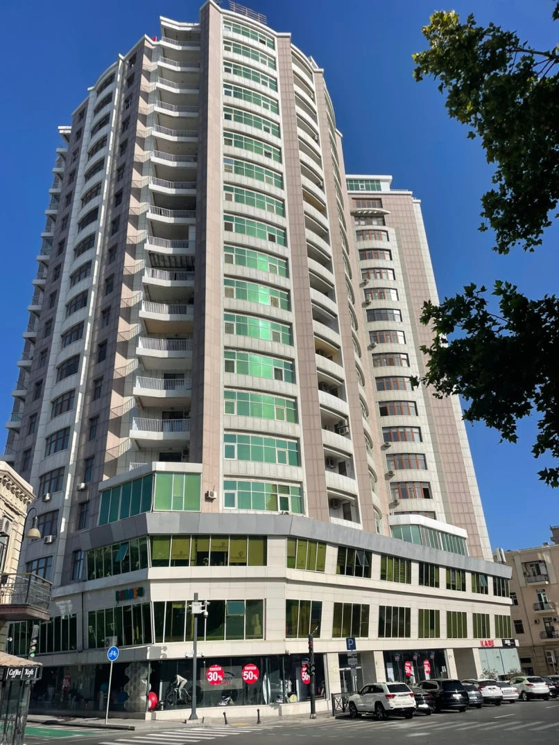 İcarə yeni tikili 4 otaqlı 270 m²,  28 May m.-1