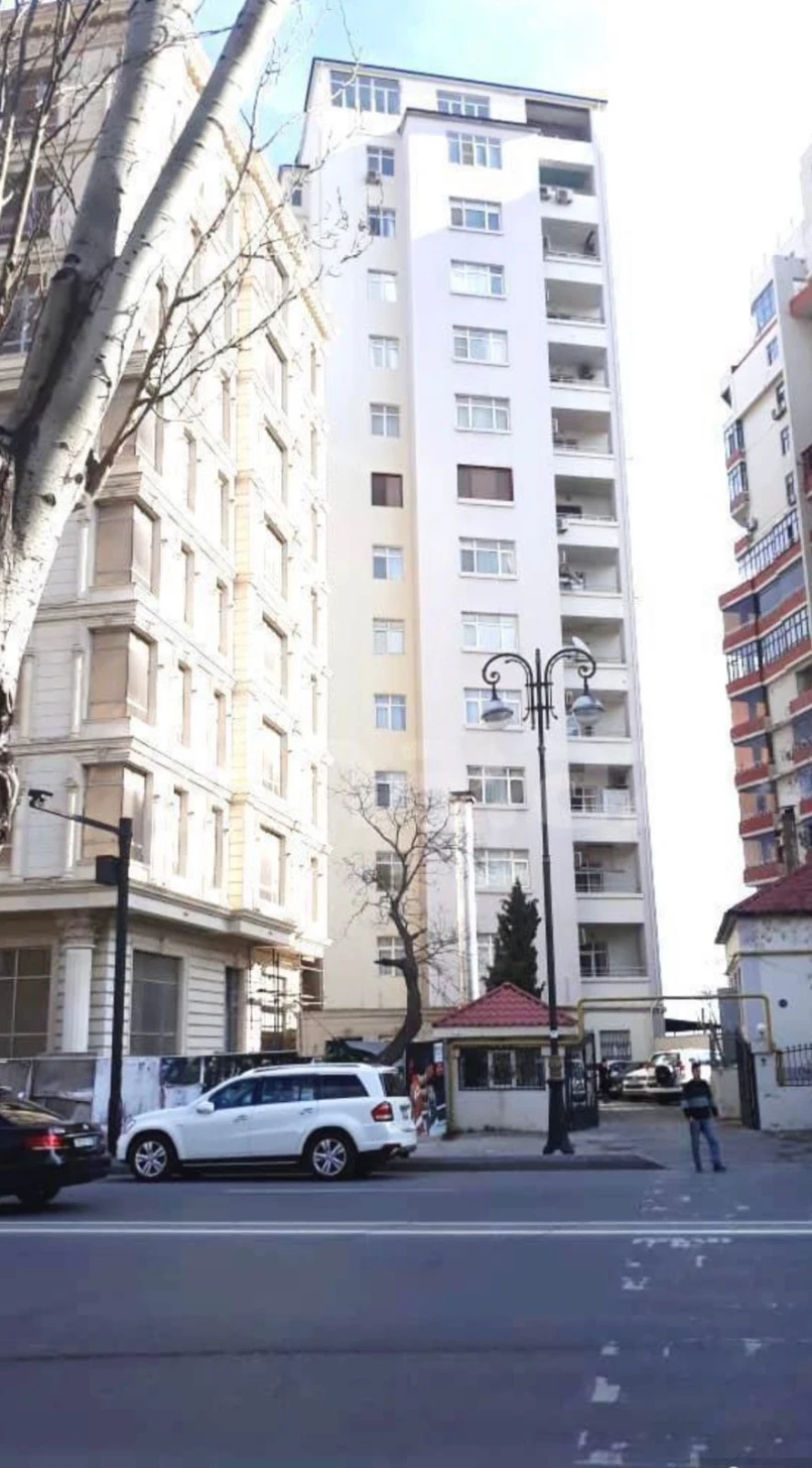 Satılır yeni tikili 4 otaqlı 220 m², Elmlər Akademiyası m.-1