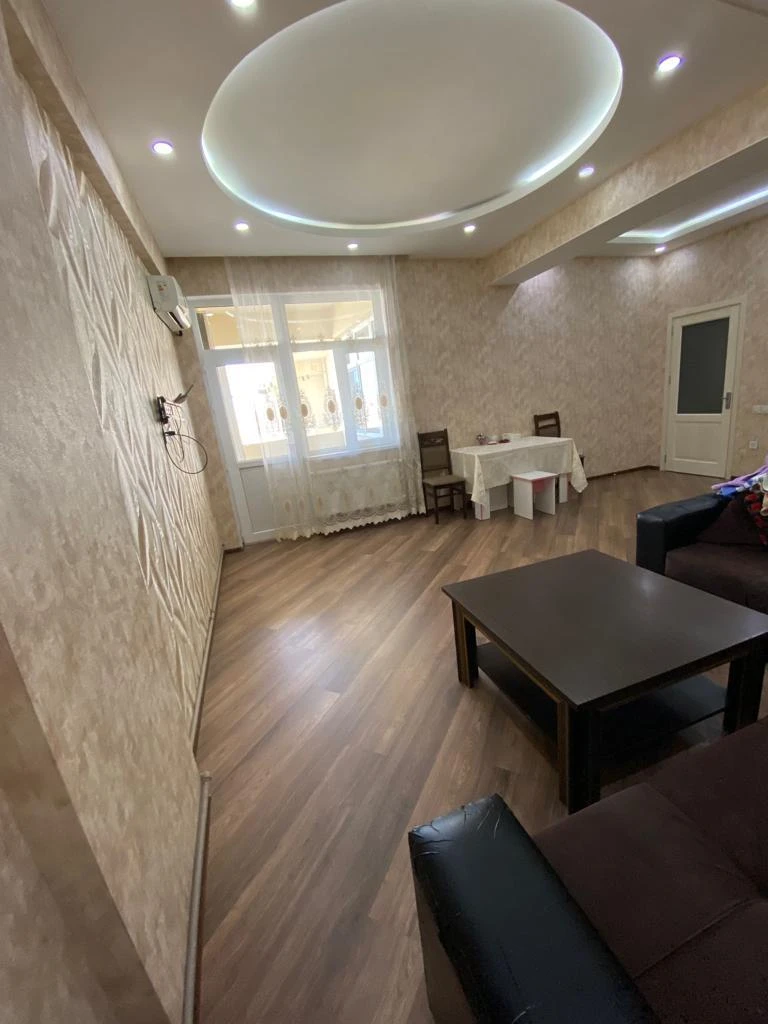 Satılır yeni tikili 2 otaqlı 78 m², İnşaatçılar m.-1