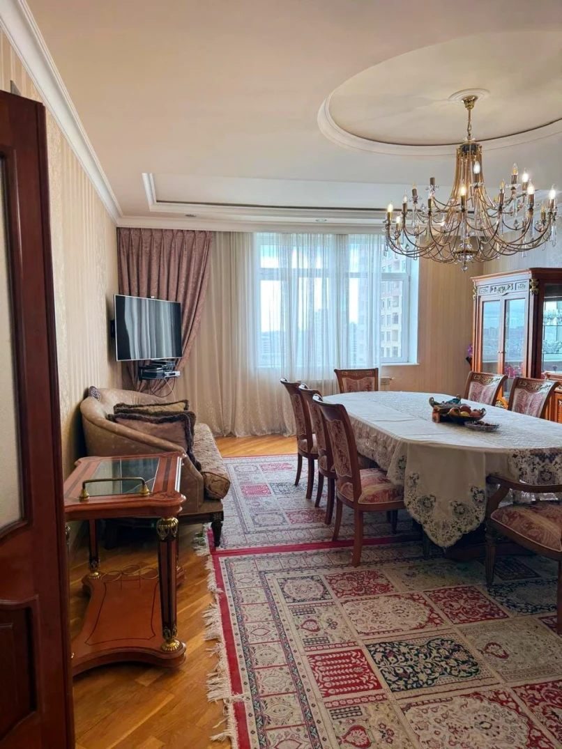 Satılır yeni tikili 4 otaqlı 180 m²,  Azadlıq prospekti m.-1