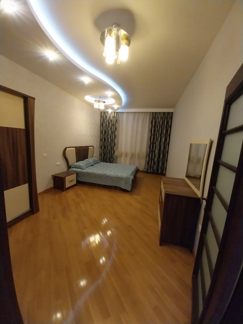 Satılır yeni tikili 3 otaqlı 145 m², İnşaatçılar m.-1