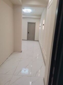 Satılır yeni tikili 2 otaqlı 70 m²,  İnşaatçılar m.-6