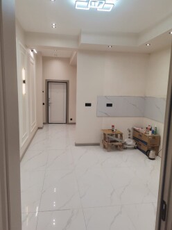 Satılır yeni tikili 2 otaqlı 70 m²,  İnşaatçılar m.-5