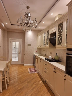 Satılır yeni tikili 3 otaqlı 185 m², 28 May m.-20