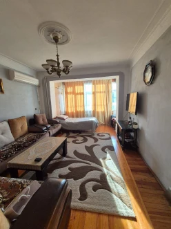 Satılır köhnə tikili 5 otaqlı 93 m², Bakıxanov q.-3