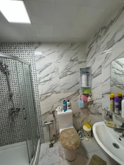 Satılır yeni tikili 2 otaqlı 45 m², İnşaatçılar m.-10