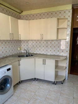 İcarə köhnə tikili 2 otaqlı 65 m², Azadlıq prospekti m.-8