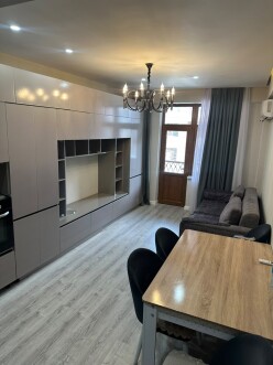 İcarə yeni tikili 3 otaqlı 79 m²,  İnşaatçılar m.-4